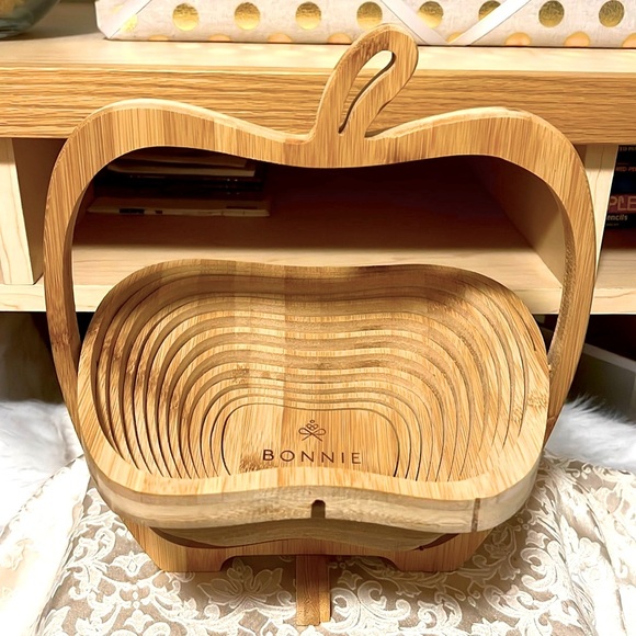 Bonnie and Pop Other - NWOT Bonnie & Pop Apple Shaped Fruit Basket- Home Decor- Kitchen Accesories